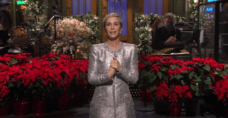 Kristen Wiig hosts "Saturday Night Live" (Photo: NBC)